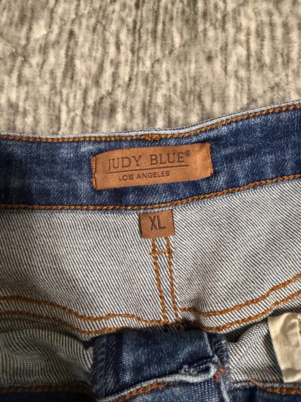 Judy Blue Medium Blue High-Rise Frayed Hem Denim Shorts - Picture 3 of 3